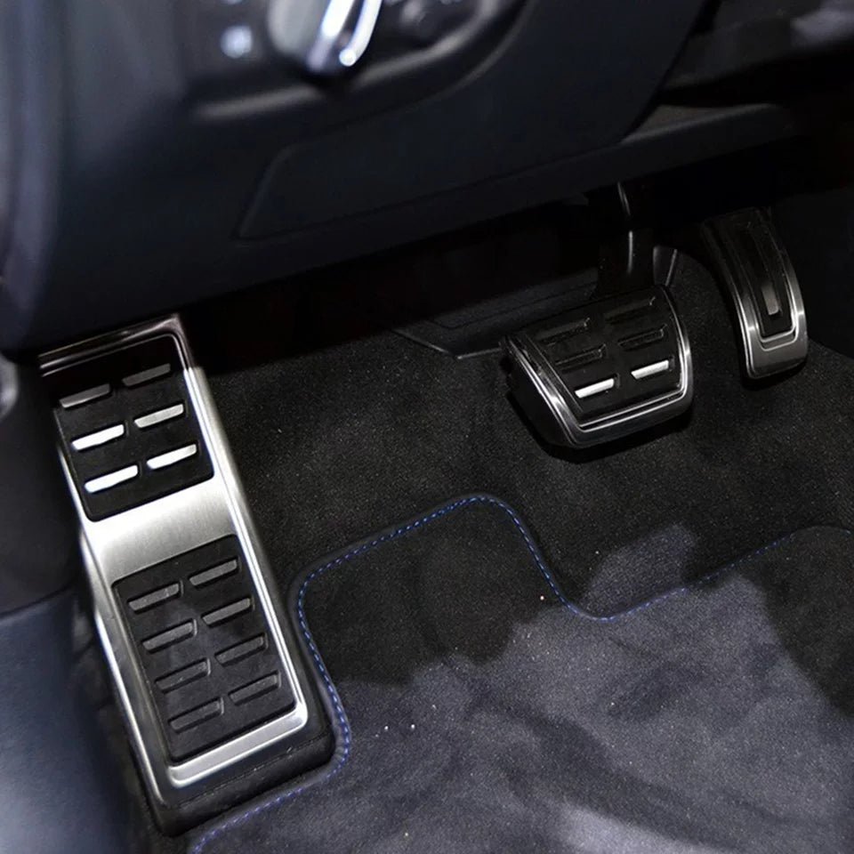 Metal pedals + footrest
