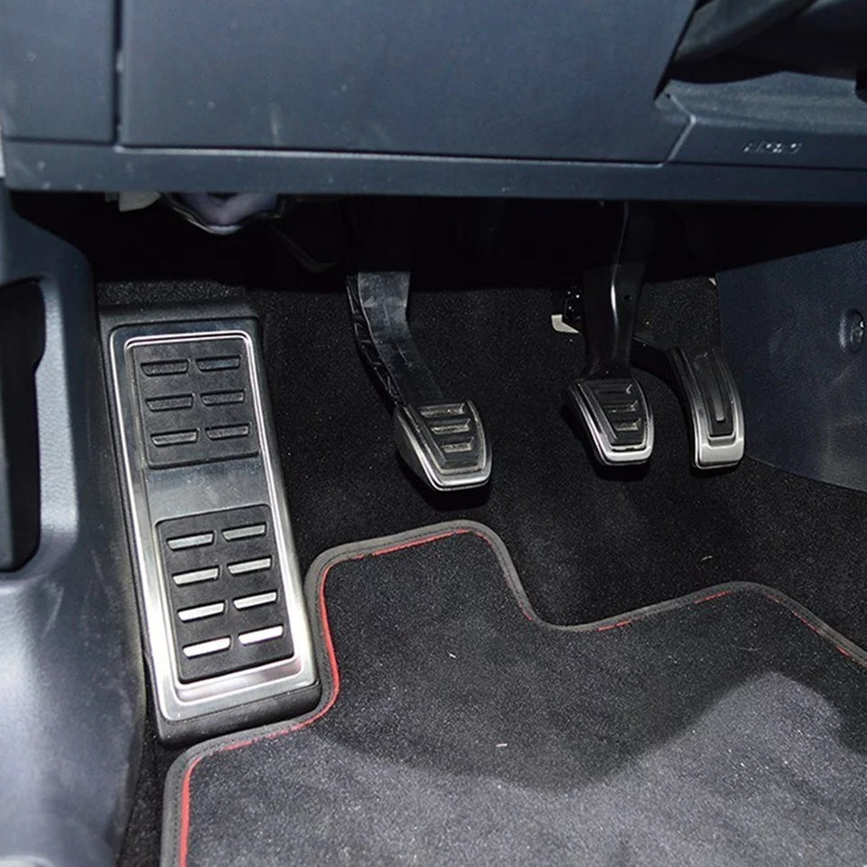 Metal pedals + footrest